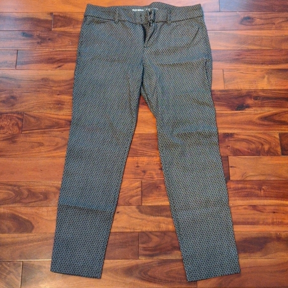 Fun diamond-patterned pixie capris - Picture 4 of 5